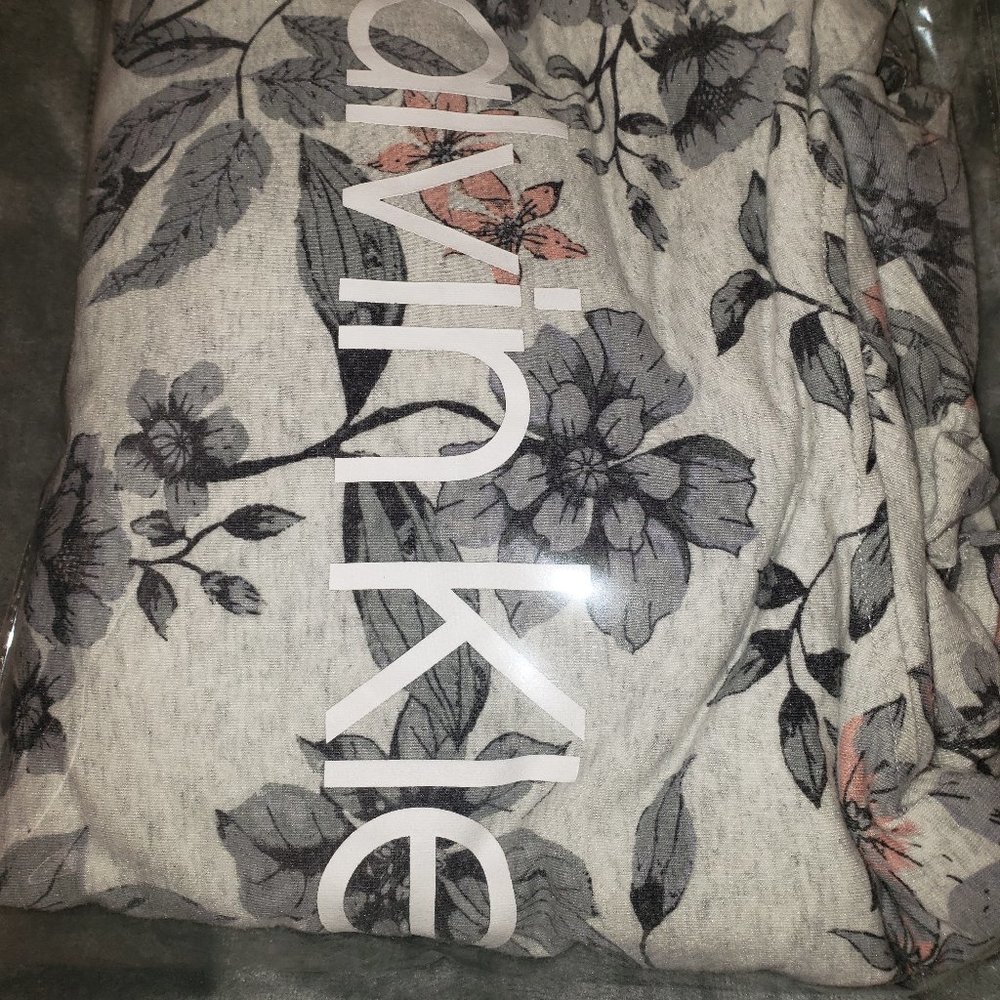 💋Calvin Klein Floral Hoddie 2 Listings for $15💋 - Picture 5 of 5